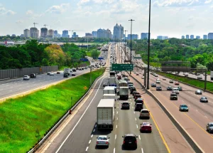 D&eacute;couvrez comment les p&eacute;ages d'autoroute font flamber les prix et remplissent les poches des grandes entreprises ! Vous n'&ecirc;tes pas sans savoir que chaque fois que vous prenez votre v&eacute;hicule pour emprunter une autoroute, vous devez passer par un p&eacute;age. [&hellip;]
