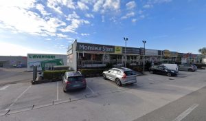 Control car à La Garde